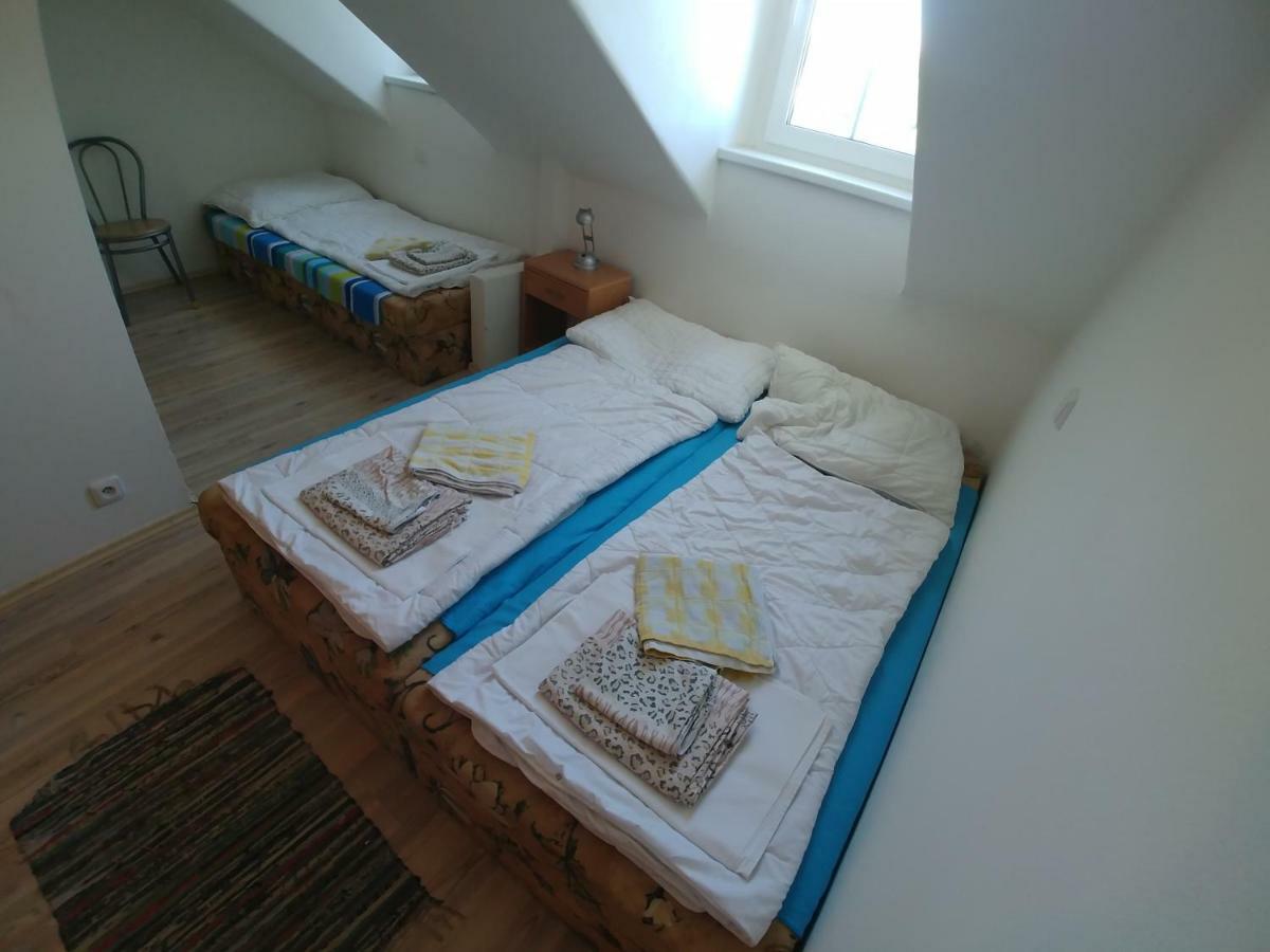 Kv Apartmans Varsavska 卡罗维发利 外观 照片